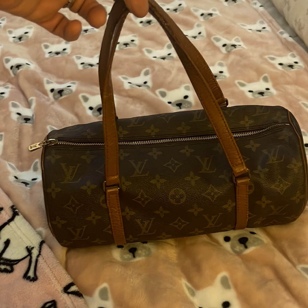 Louis Vuitton bag great condition, minor wear and tear on the inside.